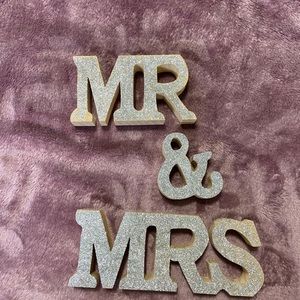 Mr & Mrs wood signs